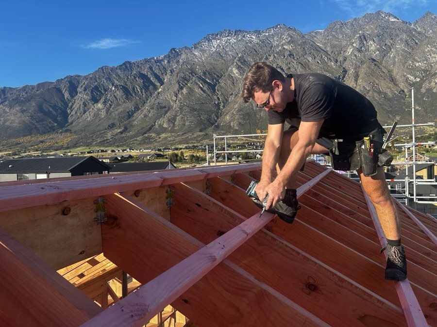 Andre fixing off roof framing on a Queenstown build